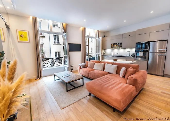 Louvre A Diamond In Heart Of Apartment